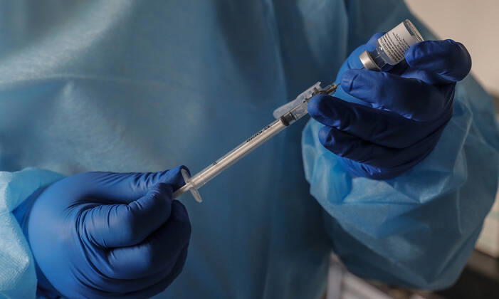 A nursing home health worker injects the vaccine doses during the first day of vaccination against Covid-19 in Spain, at the Virgen del Milagro nursing home in Rafelbunyol, Valencia, Spain, on 27 December 2020. The first doses of the vaccine developed by Pfizer and BioNtech laboratories arrived in Spain yesterday, December 26, at a Pfizer warehouse in Guadalajara by land from Puurs (Belgium). From Monday, weekly deliveries will be made to the autonomous communities with an average of 350,000 doses prioritized for four population groups: residents and health and social-health personnel in homes for the elderly and disabled; front-line health personnel; other health and social-health personnel and large non-institutionalized dependents. 27 DE Copyright: xRoberxSolsonax 3494931