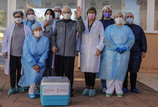 The director of the residence, Josefa Martinez and Batiste Marti, 81 years old, greet each other after being vaccinated during the first day of vaccination against Covid-19 in Spain, at the Virgen del Milagro retirement home in Rafelbunyol, Valencia (Spain), on 27 December 2020. The first doses of the vaccine developed by Pfizer and BioNtech laboratories arrived in Spain yesterday, December 26, at a Pfizer warehouse in Guadalajara by land from Puurs (Belgium). Starting Monday, weekly deliveries will be made to the autonomous communities with an average of 350,000 doses prioritized for four population groups: residents and health and social-health personnel in homes for the elderly and disabled; front-line health personnel; other health an Copyright: xRoberxSolsonax 3494979
