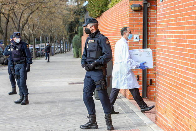 A health worker from the residence collects the box with the doses of the vaccine during the first day of vaccination against Covid-19 in Spain, in the Vallecas residence for the elderly, belonging to the Madrid Agency for Social Care (AMAS), in Madrid (Spain), on 27 December 2020. The first 1,200 doses are administered in two more residences in the capital, the La Azaleas residence of the ASISPA Group in Ciudad Lineal and the Parque Almansa residence of the Ballesol Group in Moncloa Aravaca. The doses of the vaccine developed by Pfizer and BioNtech laboratories arrived in Spain yesterday, December 26th, at a Pfizer warehouse in Guadalajara by land from Puurs (Belgium). From Monday, weekly deliveries will be made to the autonomous communiti Copyright: xLagenciaEPxPRESS R.Rubio.POOLx 3494988