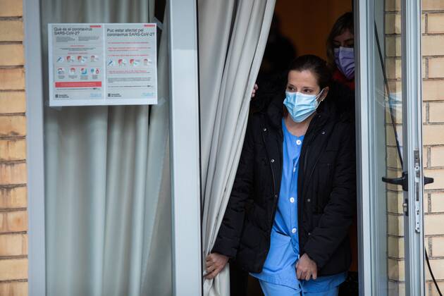 The nurse who gave the first vaccination in Catalonia, Idoia Crespo, during the first day of vaccination in Spain, at the Feixa Llarga retirement home in L Hospitalet de Llobregat, Barcelona (Spain), on 27 December 2020. The first doses of the vaccine developed by Pfizer and BioNtech laboratories arrived in Spain yesterday, December 26, at a Pfizer warehouse in Guadalajara by land from Puurs (Belgium). From Monday, weekly deliveries will be made to the autonomous communities with an average of 350,000 doses prioritized for four population groups: residents and health and social-health personnel in homes for the elderly and disabled; front-line health personnel; other health and social-health personnel and large non-institutionalized depende Copyright: xPauxVenteox 3494995