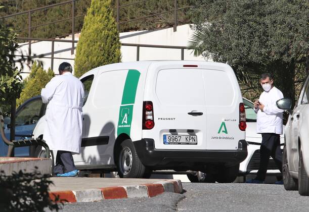 Arrival of the van of the Junta de Andalucia with the vaccine of the Covid- 19, to the residence of pensioners IASS of the Junta de Andalucia. Malaga, 27th December 2020 27 DECEMBER 2020 Ãlex Zea LagenciaEP 12 27 2020 Malaga, Andalusia, Spain Malaga, Andalusia, Spain Spain Copyright: xÃlexxZeax 3495022