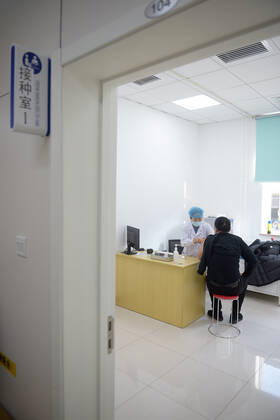 (210102) -- BEIJING, Jan. 2, 2021 -- A medical worker injects a man with a COVID-19 vaccine at a healthcare center in Beijing, capital of China, Jan. 2, 2021. Beijing started administering COVID-19 vaccines among specific groups of people with higher infection risks. Nine groups of people aged 18 to 59 will receive the vaccine before the Spring Festival of 2021, which falls on Feb. 12. These include frontline customs inspectors of imported cold-chain goods and personnel working in the overseas and domestic transportation sector. ) CHINA-BEIJING-COVID-19-VACCINATION (CN) PengxZiyang 