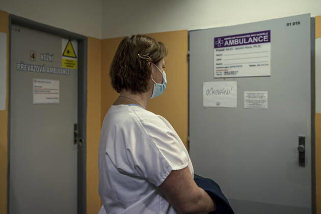 Vaccination against coronavirus continues in the country. It started in Prague and Brno on Sunday, and continues in regions today, January 4, 2021. Photo from the Regional Hospital Liberec. (CTKxPhoto RadekxPetrasek) CTKPhotoP202101040262601  PER 3
