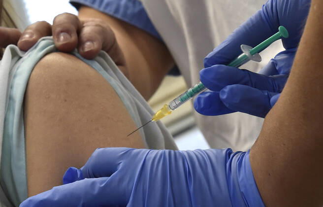 Vaccination against coronavirus continues in the country. It started in Prague and Brno on Sunday, and continues in regions today, January 4, 2021. Photo from the Tomas Bata Regional Hospital in Zlin. (CTKxPhoto DaliborxGluck) CTKPhotoP202101040299201  dg 009