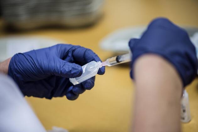The vaccination center at Athenevaenget in Odense opens Here, all citizens can come and be vaccinated during 2021 In the first instance, it is people aged 65 and up who receive both personal care and practical help. The vaccination center opens on Monday 4 January 2021, Odense Denmark  Copyright: xTimxKildeborgxJensen. TimxKildeborgxJensenx cop101 spdk20210104-134543-L