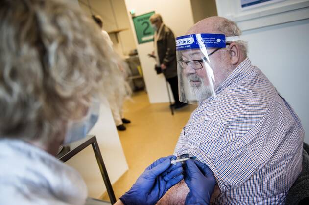 The vaccination center at Athenevaenget in Odense opens Here, all citizens can come and be vaccinated during 2021 In the first instance, it is people aged 65 and up who receive both personal care and practical help The vaccination center opens on Monday 4 January 2021 Peter Augustinus 66 years old is ready for the plug, Odense Denmark  Copyright: xTimxKildeborgxJensen. TimxKildeborgxJensenx cop101 spdk20210104-134606-L