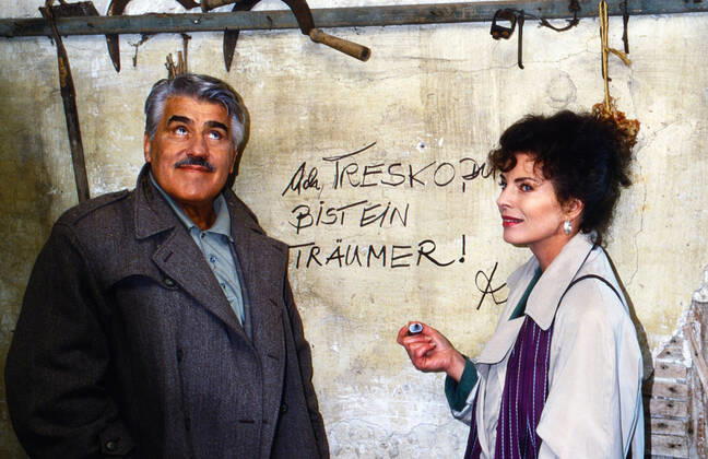 Tresko Amigo Affäre Tresko Amigo Affäre, television film, Germany 1996, directed by Hajo Gies, stars Mario Adorf, Gudrun Landgrebe, Germany Copyright: FrankxHempel Nur redaktionelle Nuztung. Editorial usage only. UnitedArchivesTT_590196 EDITORIAL USE ONLY