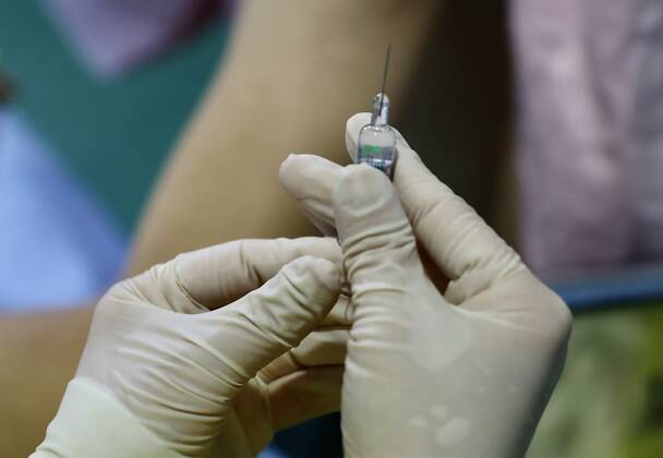(210106) -- BEIJING, Jan. 6, 2021 -- A medical worker prepares for the COVID-19 vaccination at a temporary vaccination site in Haidian District of Beijing, capital of China, Jan. 6, 2021. ) CHINA-BEIJING-VACCINATION (CN) ZhangxYuwei