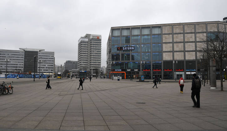Berlin in the phase of the coronavirus crisis, in the picture empty Alexanderplatz, 08 01 2021, Copyright: xSebastianxRäppoldx xMatthiasxKox