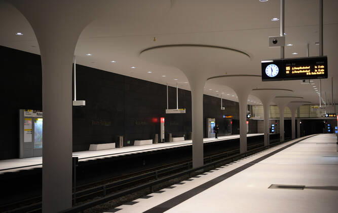 Berlin in the phase of the coronavirus crisis, in the picture U Bahnhof Rotes Rathaus, 08 01 2021, Copyright: xSebastianxRäppoldx xMatthiasxKox