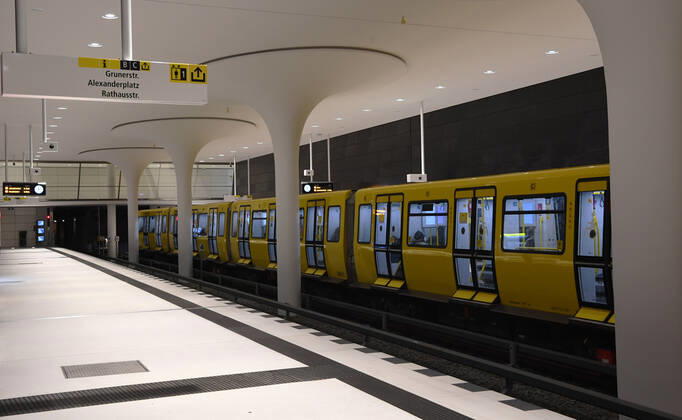 Berlin in the phase of the coronavirus crisis, in the picture U Bahnhof Rotes Rathaus, 08 01 2021, Copyright: xSebastianxRäppoldx xMatthiasxKox