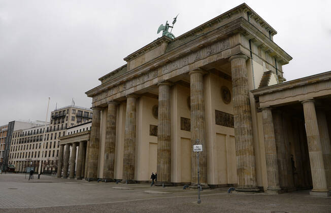 Berlin in the phase of the coronavirus crisis, in the picture empty place of the 18 March, Brandenburg Gate, 08 01 2021, Copyright: xSebastianxRäppoldx xMatthiasxKox