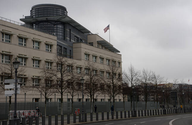 Berlin in the phase of the coronavirus crisis, in the picture empty Eberstraße with the embassy of the USA next to the Brandenburg Gate, 08 01 2021, Copyright: xSebastianxRäppoldx xMatthiasxKox