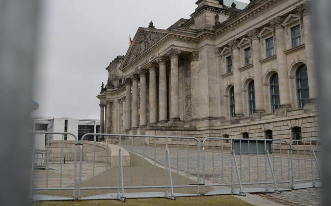 Berlin in the phase of the coronavirus crisis, in the picture Reichstag behind barrier fences, 08 01 2021, Copyright: xSebastianxRäppoldx xMatthiasxKox