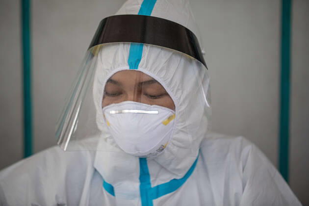 January 9, 2021, South Tangerang, Banten, Indonesia: South Tangerang, Banten, Indonesia 09 January 2021:Portrait of a health worker during swab test activity. Swab Test activity at Public Health Rawa Buntu, South Tangerang, Banten, Indoensia. Indonesia increasing the covid19 test as the number of the infection from the virus increas significantly since November 2020. South Tangerang Indonesia - ZUMAh128 20210109_zap_h128_005 Copyright: xDonalxHusnix