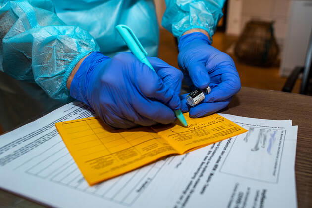 Corona vaccination in a home for the elderly A doctor notes the number of the batch containing the vaccine in the official vaccination card In a home for the elderly, the residents are vaccinated against infection with the coronavirus Two vaccinations are required 21 days apart with the mRNA vaccine from BioNTech to build up the vaccination protection Riet Copyright: xInderlied Kirchner-Mediax