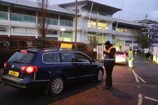 . 11 01 2021. Epsom, United Kingdom. The Covid 19 vaccination hub at the Epsom Racecourse in Surrey, as mass vaccinations start across the UK today . xStephenxLockx xi-Imagesx IIM-21977-0007