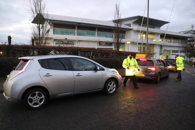 . 11 01 2021. Epsom, United Kingdom. The Covid 19 vaccination hub at the Epsom Racecourse in Surrey, as mass vaccinations start across the UK today . xStephenxLockx xi-Imagesx IIM-21977-0012