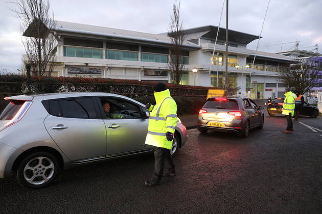 . 11 01 2021. Epsom, United Kingdom. The Covid 19 vaccination hub at the Epsom Racecourse in Surrey, as mass vaccinations start across the UK today . xStephenxLockx xi-Imagesx IIM-21977-0013
