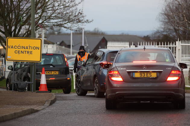 . 11 01 2021. Epsom, United Kingdom. The Covid 19 vaccination hub at the Epsom Racecourse in Surrey, as mass vaccinations start across the UK today . xStephenxLockx xi-Imagesx IIM-21977-0019