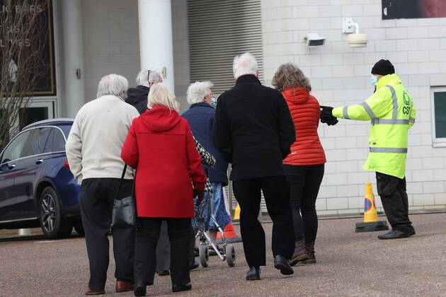 . 11 01 2021. Epsom, United Kingdom. The Covid 19 vaccination hub at the Epsom Racecourse in Surrey, as mass vaccinations start across the UK today . xStephenxLockx xi-Imagesx IIM-21977-0044