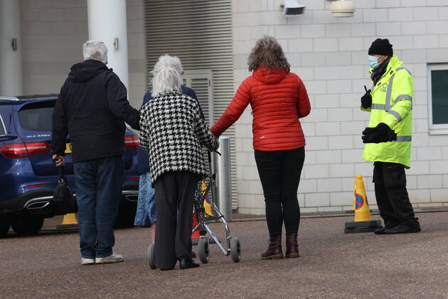 . 11 01 2021. Epsom, United Kingdom. The Covid 19 vaccination hub at the Epsom Racecourse in Surrey, as mass vaccinations start across the UK today . xStephenxLockx xi-Imagesx IIM-21977-0045