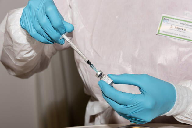 Kiel, 11 01 2021 Vaccination centre Kiel Further vaccine deliveries mean that the capacity utilisation of the vaccination centres can be ramped up from next week in Kiel and also throughout Schleswig-Holstein The teams are ready and procedures are functioning