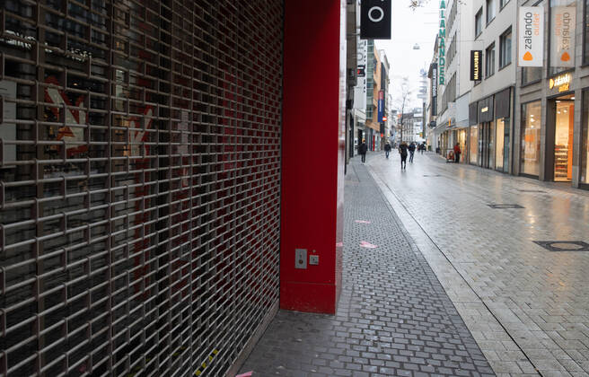 Lower Saxony, Hanover, Corona Shutdown extended to January 31, 2021, downtown businesses closed, empty city, Grosse Packhofstrasse, ,
