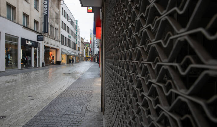 Lower Saxony, Hanover, Corona Shutdown extended to January 31, 2021, downtown businesses closed, empty city, Grosse Packhofstrasse, ,