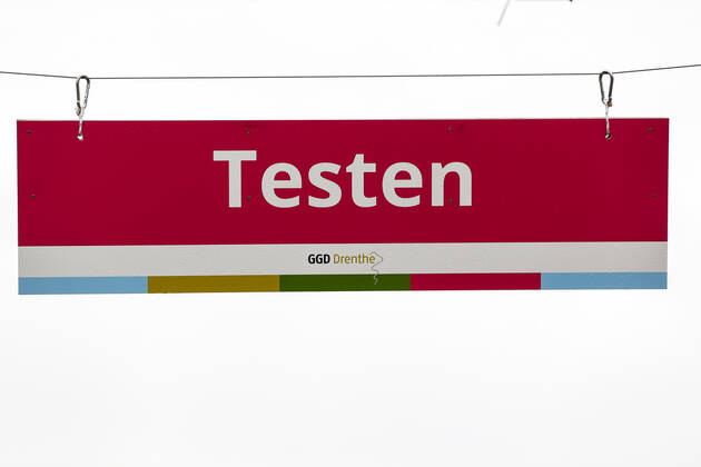 ASSEN A sign with tests at the large test and vaccination location on the TT Circuit where healthcare workers can be tested for and vaccinated against the coronavirus The GGD s Joint Health Services in Amsterdam, Drenthe and The Hague have started vaccinating healthcare personnel ANP VINCENT JANNINK  Copyright: xHollandsexHoogtex xxANPx x427009661x