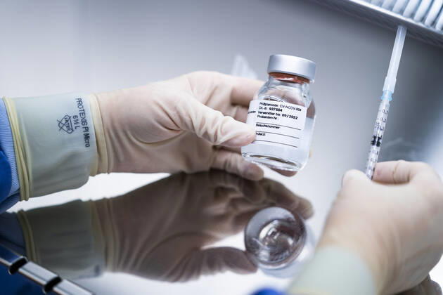 The corona vaccine from the German company CureVac is investigated in the Amsterdam UMC hospital in Amsterdam, The Netherlands, January 11, 2020 The hospital is looking for two thousand volunteers for research into this vaccine, in which the vaccine or a placebo is administered ANP JEROEN JUMELET Copyright: xHollandsexHoogtex xxANPx x427005574x