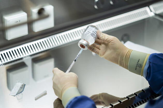 The corona vaccine from the German company CureVac is investigated in the Amsterdam UMC hospital in Amsterdam, The Netherlands, January 11, 2020 The hospital is looking for two thousand volunteers for research into this vaccine, in which the vaccine or a placebo is administered ANP JEROEN JUMELET Copyright: xHollandsexHoogtex xxANPx x427005597x
