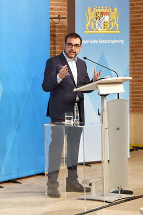 Klaus Holetschek at the press conference on the current developments of the Corona pandemic and tightening of the measures to contain it in the Free State of Bavaria in the Prinz Carl Palais Munich, 12 01 2021 Foto:xS.xAdamx xFuturexImage