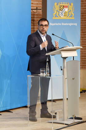 Klaus Holetschek at the press conference on the current developments of the Corona pandemic and tightening of the measures to contain it in the Free State of Bavaria in the Prinz Carl Palais Munich, 12 01 2021 Foto:xS.xAdamx xFuturexImage