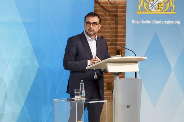 Klaus Holetschek at the press conference on the current developments of the Corona pandemic and tightening of the measures to contain it in the Free State of Bavaria in the Prinz Carl Palais Munich, 12 01 2021 Foto:xS.xAdamx xFuturexImage