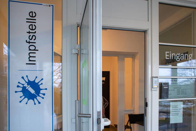 Vaccination center in Jena From presumably 13 01 2021 a vaccination center is to be available in Jena Here there were concerns because of the entrance stairs and the thus not given barrier liberty Jena Thuringia Germany xRMx