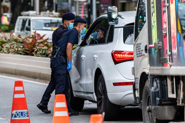 (210113) -- KUALA LUMPUR, Jan. 13, 2021 -- Police officers check vehicles in Kuala Lumpur, Malaysia, Jan. 13, 2021. Malaysia announced tightening movement restriction measures to contain the spread of COVID-19 for two weeks starting from Wednesday, citing the country s health care system being at a breaking point. ) MALAYSIA-KUALA LUMPUR-COVID-19-MOVEMENT RESTRICTIONS ZhuxWei 