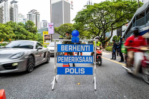 (210113) -- KUALA LUMPUR, Jan. 13, 2021 -- Police officers and soldiers are seen at a check point in Kuala Lumpur, Malaysia, Jan. 13, 2021. Malaysia announced tightening movement restriction measures to contain the spread of COVID-19 for two weeks starting from Wednesday, citing the country s health care system being at a breaking point. ) MALAYSIA-KUALA LUMPUR-COVID-19-MOVEMENT RESTRICTIONS ZhuxWei 