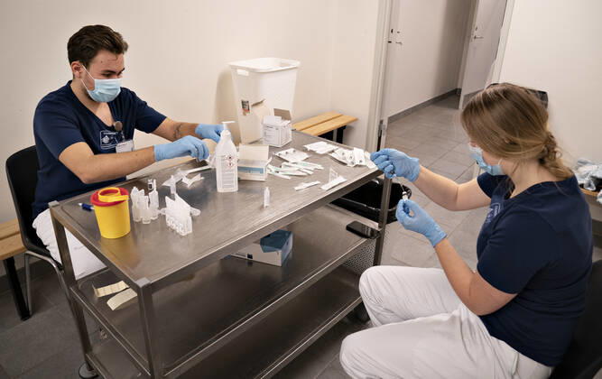 A doctor is preparing a covid 19 vaccine for vaccination of 65 citizens, who receive both personal care and practical assistance from the municipality, in Brovst Hallen, Wednesday 13 January 2021 In other words, one of the 22 nearby vaccination sites that have been set up for this is inaugurated here. target group of citizens, Brovst Jylland Denmark  Copyright: HenningxBagger HenningxBaggerx COP102 spdk20210113-130922-L