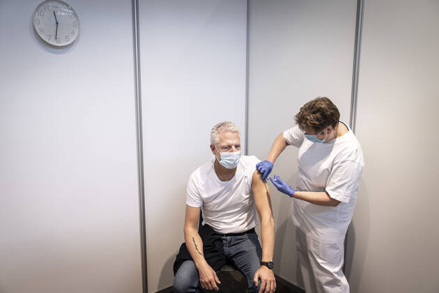 Soeren Bjoern Jensen receives the first bite in connection with the first vaccine center in the Capital Region opening in OEksnehallen, at Halmtorvet in Copenhagen, Wednesday 13 January 2021, Copenhagen Denmark  Copyright: RitzauxScanpix MadsxClausxRasmussenx cop101 spdk20210113-151518-L