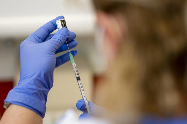 COVID 19 VACCINATION CENTER IN WEIMAR OPENS 13 01 2021 Weimar A staff member prepares the vaccine at the vaccination center at the mon ami in Weimar, Thuringia, on 13 January 2021 The Free State of Thuringia has started anti-COVID 19 vaccinations at the vaccination centers on 13 January 2021