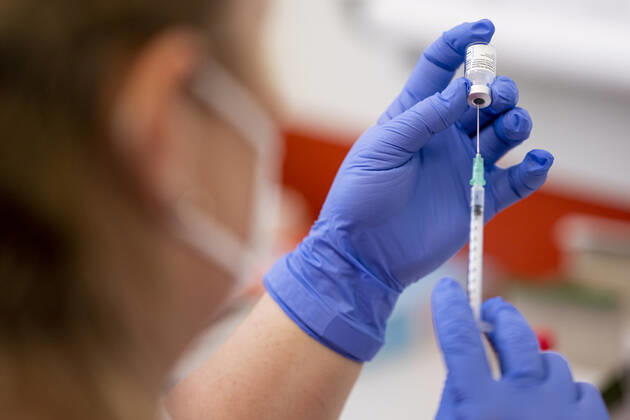 COVID 19 VACCINATION CENTER IN WEIMAR OPENS 13 01 2021 Weimar A staff member prepares the vaccine at the vaccination center at the mon ami in Weimar, Thuringia, on 13 January 2021 The Free State of Thuringia has started anti-COVID 19 vaccinations at the vaccination centers on 13 January 2021