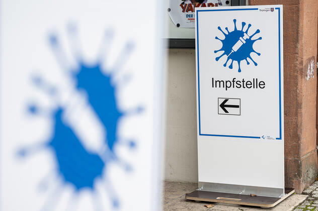 COVID 19 VACCINATION CENTER IN WEIMAR OPENS 13 01 2021 Weimar A sign at the entrance of the vaccination center to the mon ami in Weimar, Thuringia, on 13 January 2021 The Free State of Thuringia has started anti-COVID 19 vaccinations in the vaccination centers on 13 January 2021
