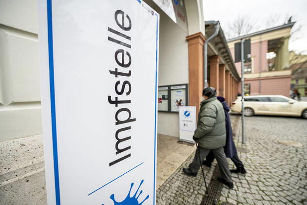 COVID 19 VACCINATION CENTER IN WEIMAR OPENS 13 01 2021 Weimar A sign at the entrance of the vaccination center to the mon ami in Weimar, Thuringia, on 13 January 2021 The Free State of Thuringia has started anti-COVID 19 vaccinations in the vaccination centers on 13 January 2021
