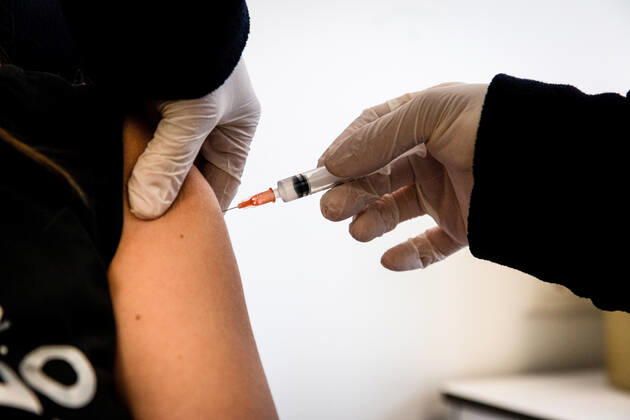 January 14, 2021, Ankara, Turkey: A nurse inject the China s Sinovac vaccine vial to a hospital staff..China s Sinovac vaccine started to be applied to 81 cities in Turkey. In Ankara City Hospital, the vaccination was applied to the hospital staff first in order to protect them from possible Covid-19 infected patients. Ankara Turkey - ZUMAs197 20210114_zaa_s197_011 Copyright: xTunahanxTurhanx