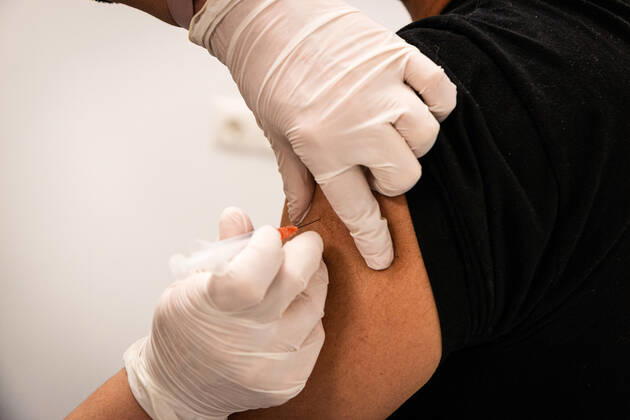 January 14, 2021, Ankara, Turkey: A nurse inject the China s Sinovac vaccine vial to a hospital staff..China s Sinovac vaccine started to be applied to 81 cities in Turkey. In Ankara City Hospital, the vaccination was applied to the hospital staff first in order to protect them from possible Covid-19 infected patients. Ankara Turkey - ZUMAs197 20210114_zaa_s197_015 Copyright: xTunahanxTurhanx