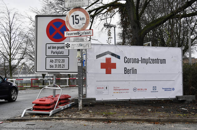 Today, the second Corona vaccination center CIZ was put into operation at the Erika Heß Eisstadion For the time being, about 120 vaccinations per day will be carried out due to the limited amount of vaccine available The CIZ Erika Heß Eisstadion will be open for this purpose between 9 a.m. and 2 p.m. in single-shift Foto:xF.xKernx xFuturexImage