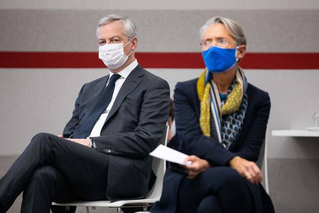 Paris, France, January 14, 2021 - French Economy and Finance Minister Bruno Le Maire and French Labour Minister Elisabeth Borne listen to French Prime Minister who addresses a press conference in Paris on January 14, 2021, on the current French government strategy for the ongoing coronavirus (Covid-19) epidemic.  Copyright: xAlexisxSciardx
