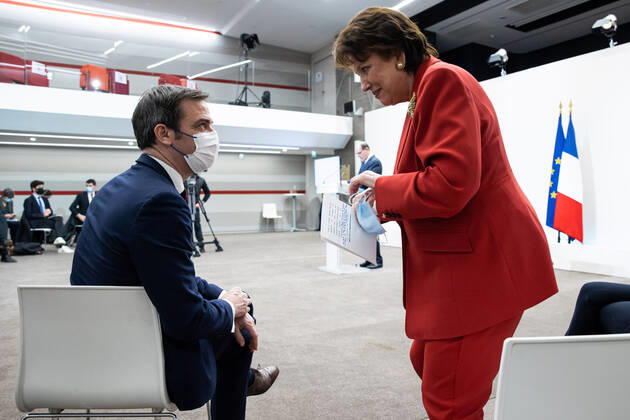 Paris, France, January 14, 2021 - French Minister for Culture Roselyne Bachelot talk with French Minister For Health Olivier Veran during a press conference in Paris on January 14, 2021, on the current French government strategy for the ongoing coronavirus (Covid-19) epidemic.  Copyright: xAlexisxSciardx