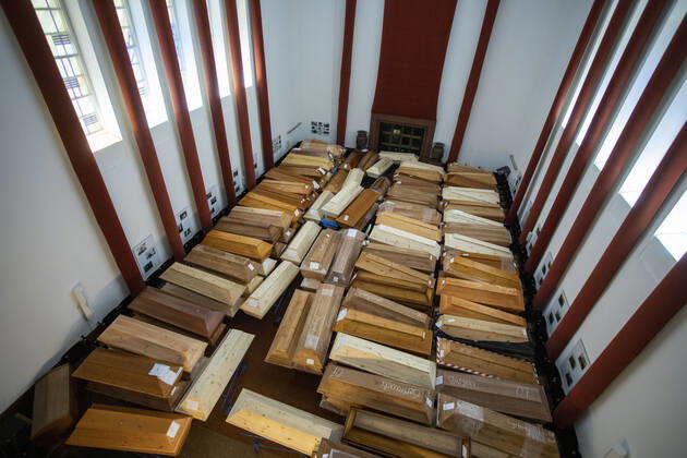 Germany, Saxony, Städtisches Bestattungswesen Meißen GmbH, crematorium, coffins piled up by Corona in the festival hall, 14 01 2021
